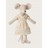 Maman souris dans sa jolie robe 